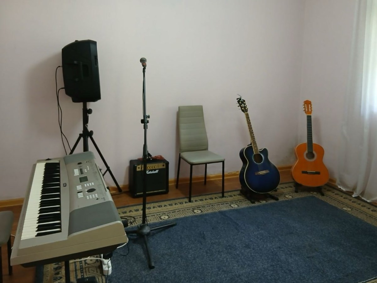 Music Point Ангиса, дальний класс